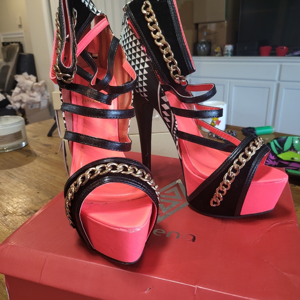 Heels - Picture 6 of 11